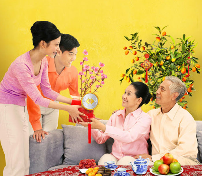 Nên Tặng Quà Tết Gì Cho Bố Mẹ Chồng? Gợi Ý Quà Tết Ý Nghĩa Và Chuẩn Nhất